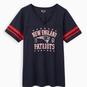 Torrid classic fit football tee nfl New England patriots. New with tags size 4x